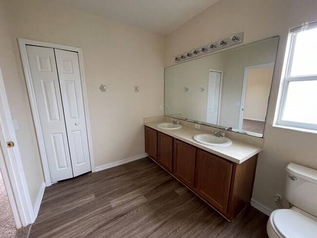 Foto del edificio - 935 Cumberland Dr