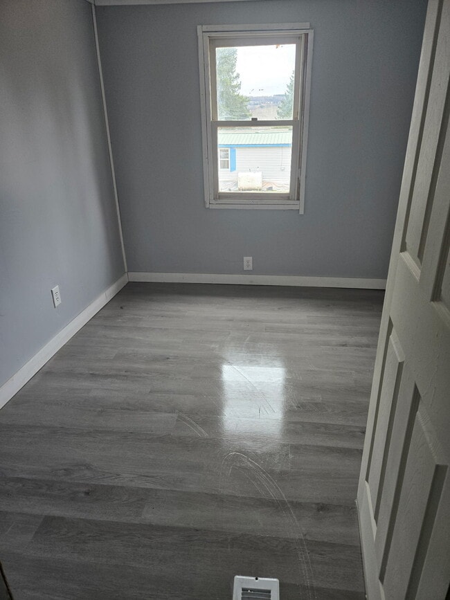 Foto del edificio - 435 Parsons Rd