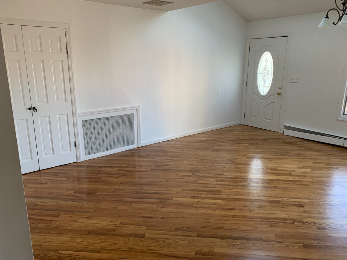 Primary Photo - 47 Jackson Ave