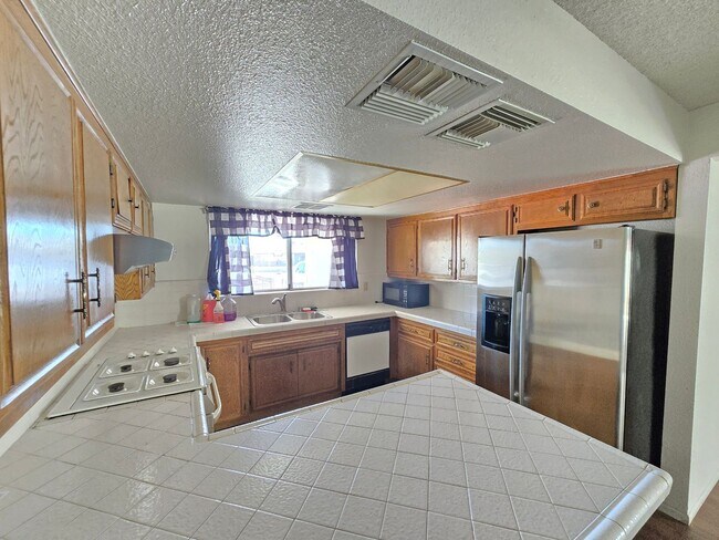 Foto del edificio - 440 Cheyenne Cir