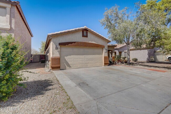 Building Photo - 596 E Red Rock Trail