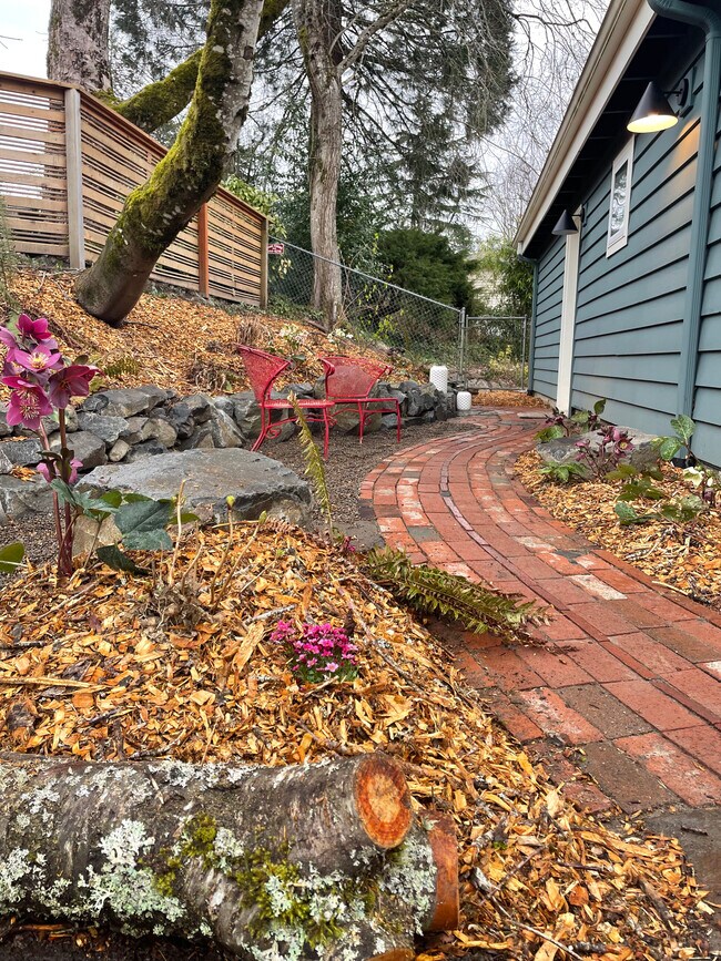 Entry garden - 9940 SW 60th Ave