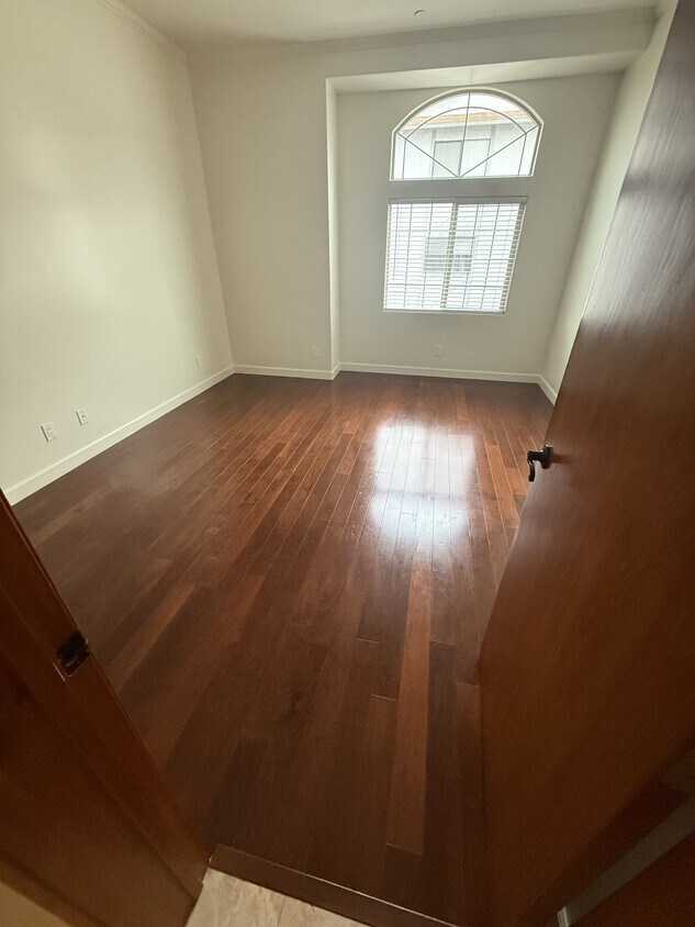 Foto del edificio - 245-251 H St