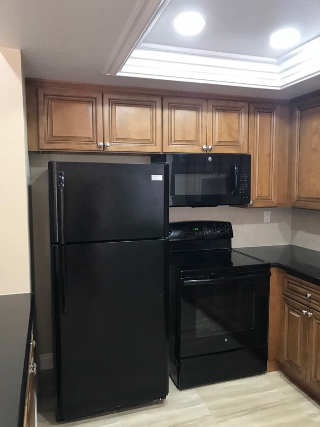 Building Photo - 22749 Lakeway Dr