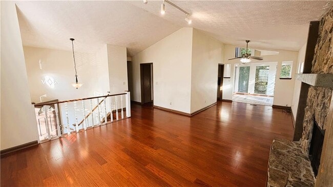 Foto del edificio - 4031 Sugar Mill Dr