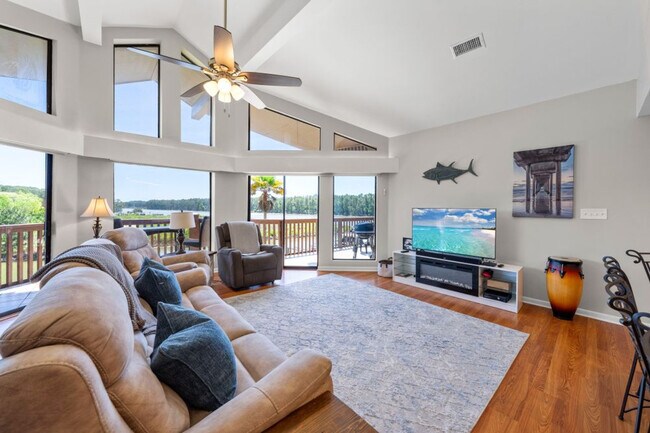 Foto del edificio - 3806 Spinnaker Dr