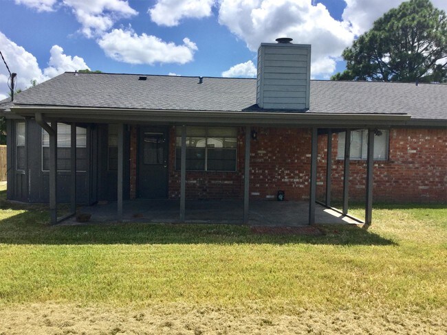 Building Photo - 870 Ridgewood Dr