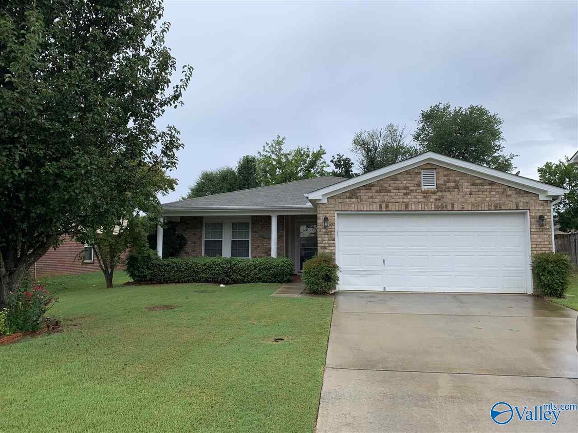 Foto principal - 358 Jasmine Dr