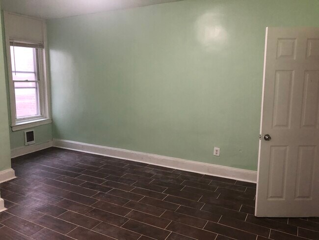 Foto del edificio - 6902 Woodland Ave