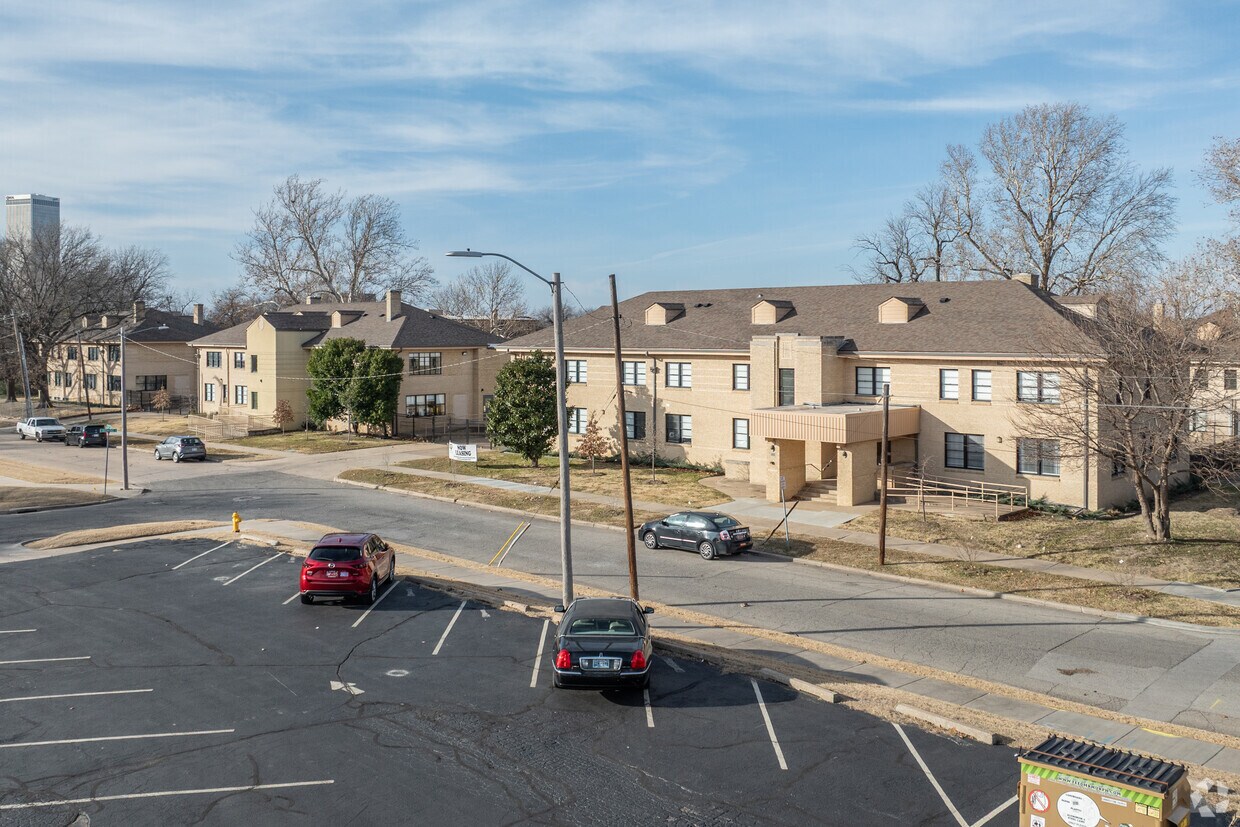Alternar - Quincy Park Apartments