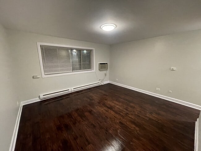 Foto del edificio - 515 S Milwaukee Ave