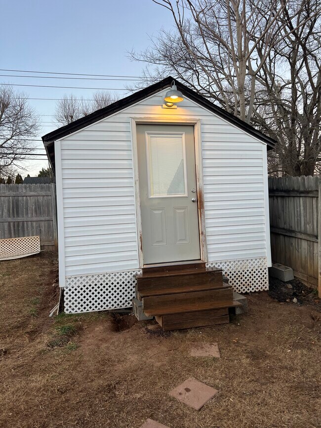 Building Photo - 1126 Willow Creek Cir