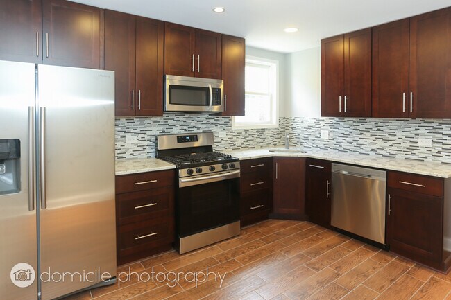 Building Photo - 4018 W Nelson St