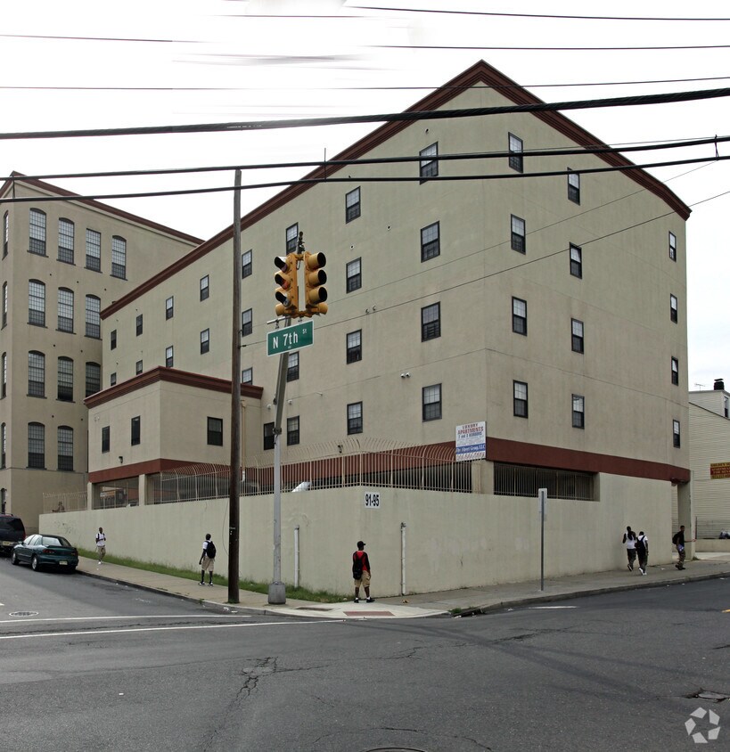 Side del edificio - Belmont/McBride Apartments