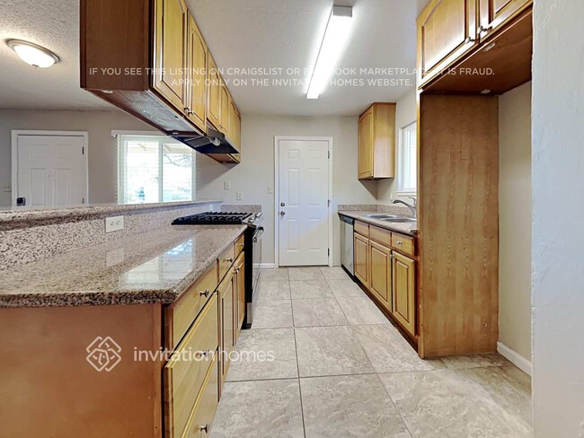 Building Photo - 1658 Ashwood Dr