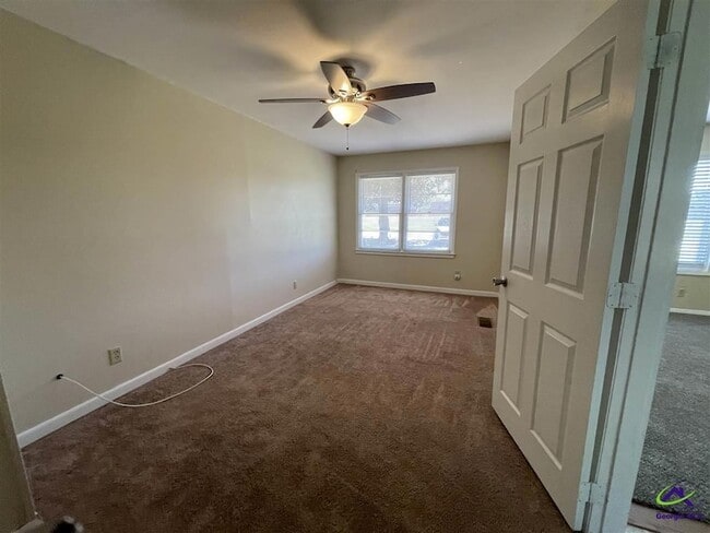 Building Photo - 111 Nix Way