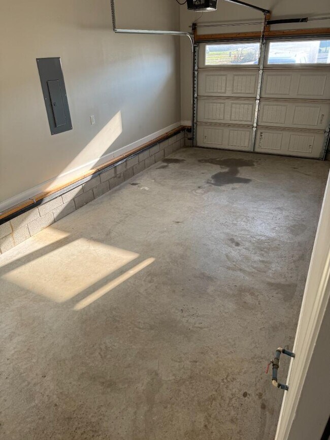 Building Photo - 105 Colorado Cir