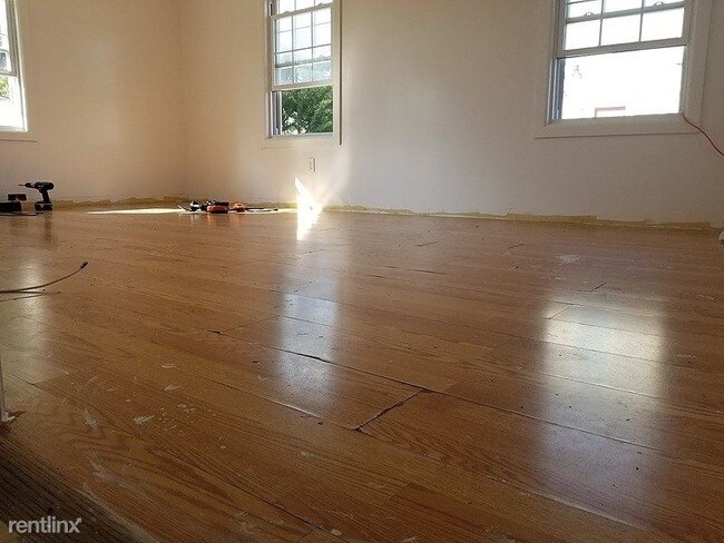 Building Photo - 3 br, 1 bath House - 227 Roosevelt Avenue