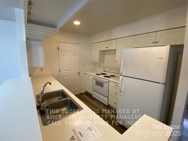 Foto del edificio - 148 Purple Finch Ln