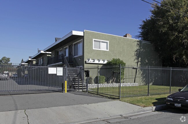 Primary Photo - 4002 W Valencia Dr