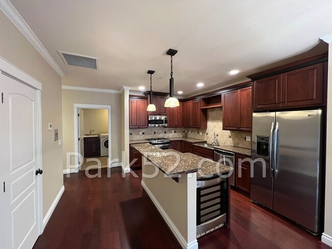 Foto del edificio - 1 Bed 1.5 Bath Theater District Condo + Am...