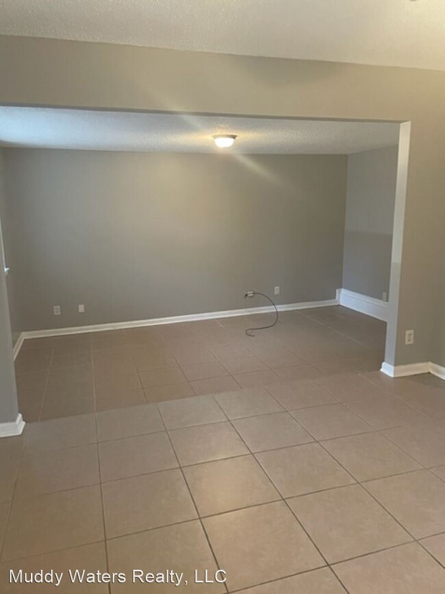 Building Photo - 3 br, 1 bath House - 2208 Colonial Hills