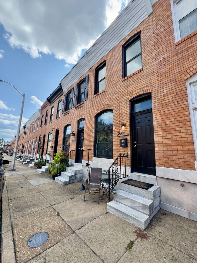 Foto del edificio - Charming 3 Bedroom/1.5 Bedroom Townhome in...