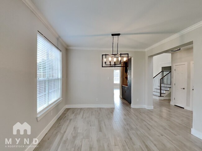Building Photo - 2365 Sunshine Dr
