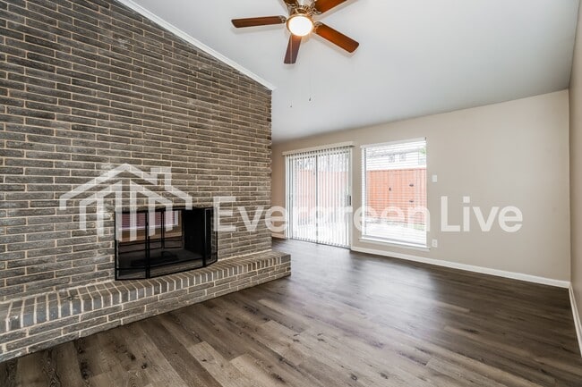 Foto del edificio - 9538 Vinewood Dr