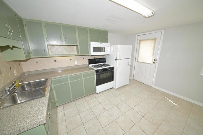 Building Photo - 205 Rock Quarry Rd