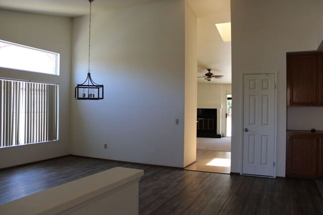 Building Photo - 3 Bedroom, 2 Bathroom, 2 Car Attached Garage