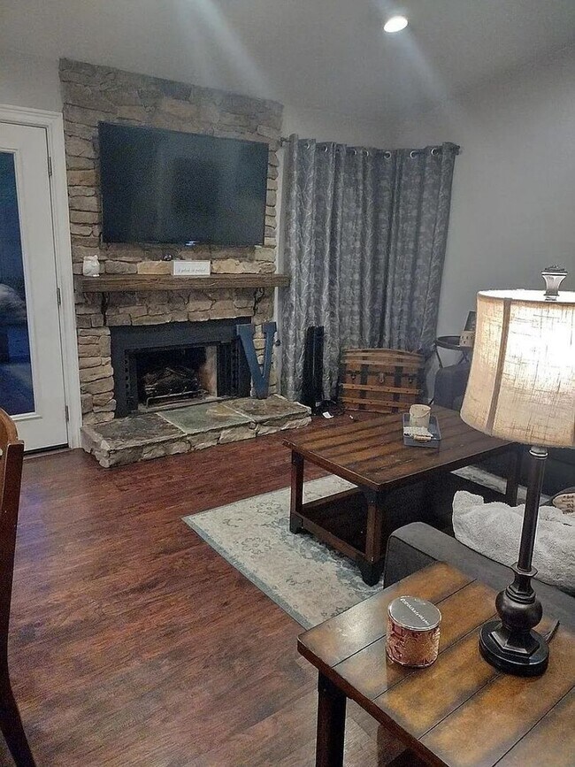 Foto del edificio - Beautiful 3 Bedroom/ 2 Bath condominium wi...