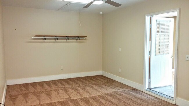 Foto del edificio - WEATHERWOOD