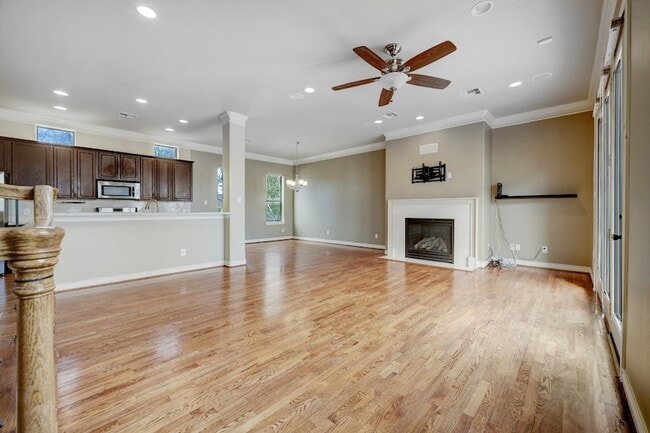 Building Photo - 8906 Lakeshore Bend Dr