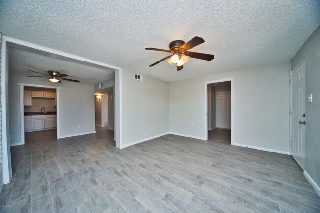 Foto del edificio - 1120 E 3rd St