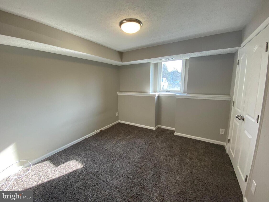 182 Kenwood Dr, Sicklerville, NJ 08081 Room for Rent in Sicklerville