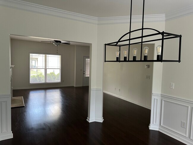 Building Photo - 1231 Autumn Wood Trail
