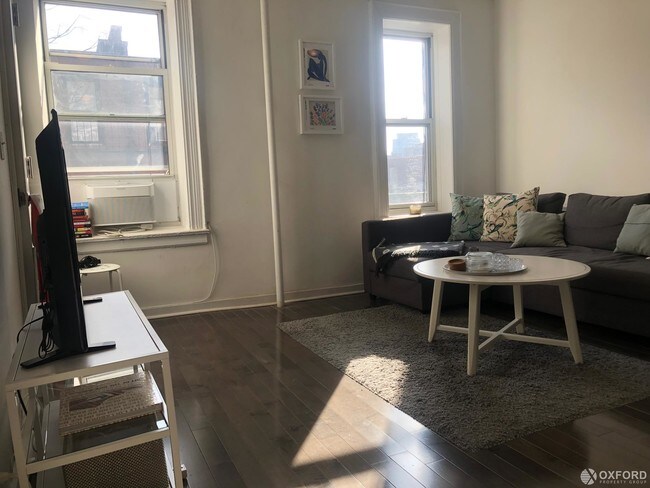 Foto del edificio - 210 West 10th Street