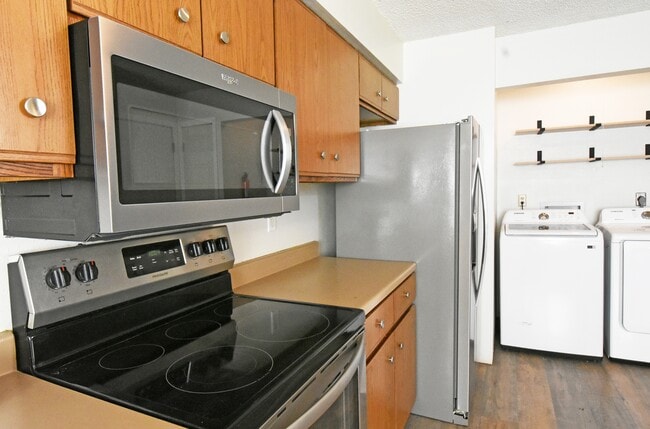 Building Photo - 30 Bayberry Ln