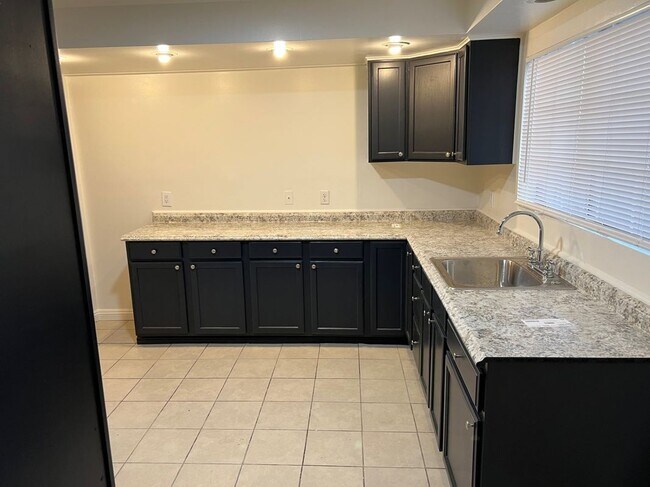 Foto del edificio - 14208 Neargrove Rd