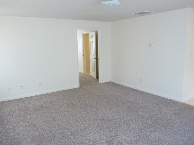 Foto del edificio - 2401 S Center St