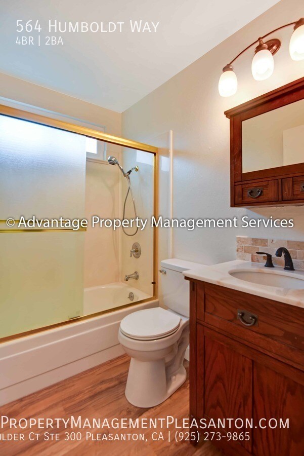Foto del edificio - Unique 4 Bed / 2 Bath, 1,563 Sq Ft Home wi...