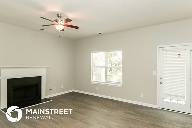 Foto del edificio - 3230 Diamond Blf