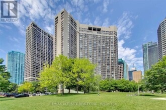 Building Photo - 33 Harbour Square