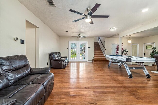 Foto del edificio - 1385 Howell St