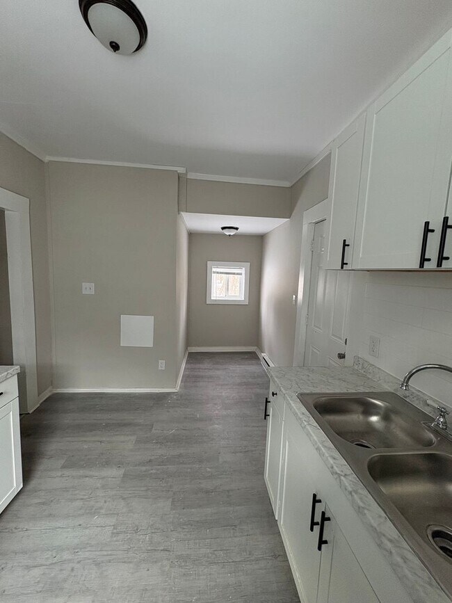 Foto del edificio - $875, 1bd/1ba + bonus room - High Point!