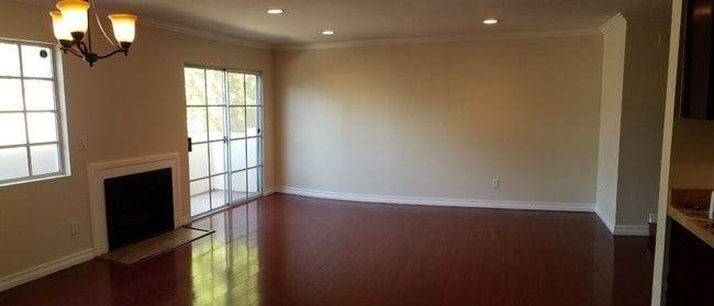 1er piso - Sala de estar - 14727 Magnolia Blvd