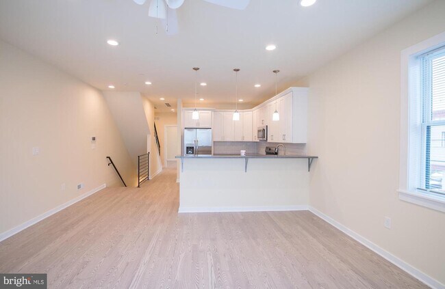 Foto del edificio - 2063 Dickinson St