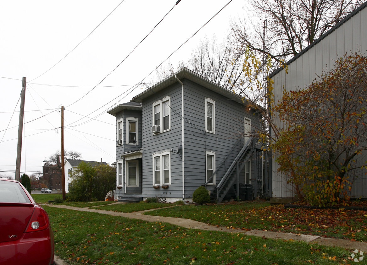 Building Photo - 17 Raymond Ave