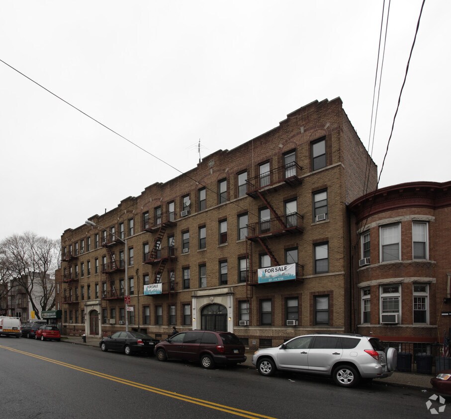Building Photo - 843 60th St